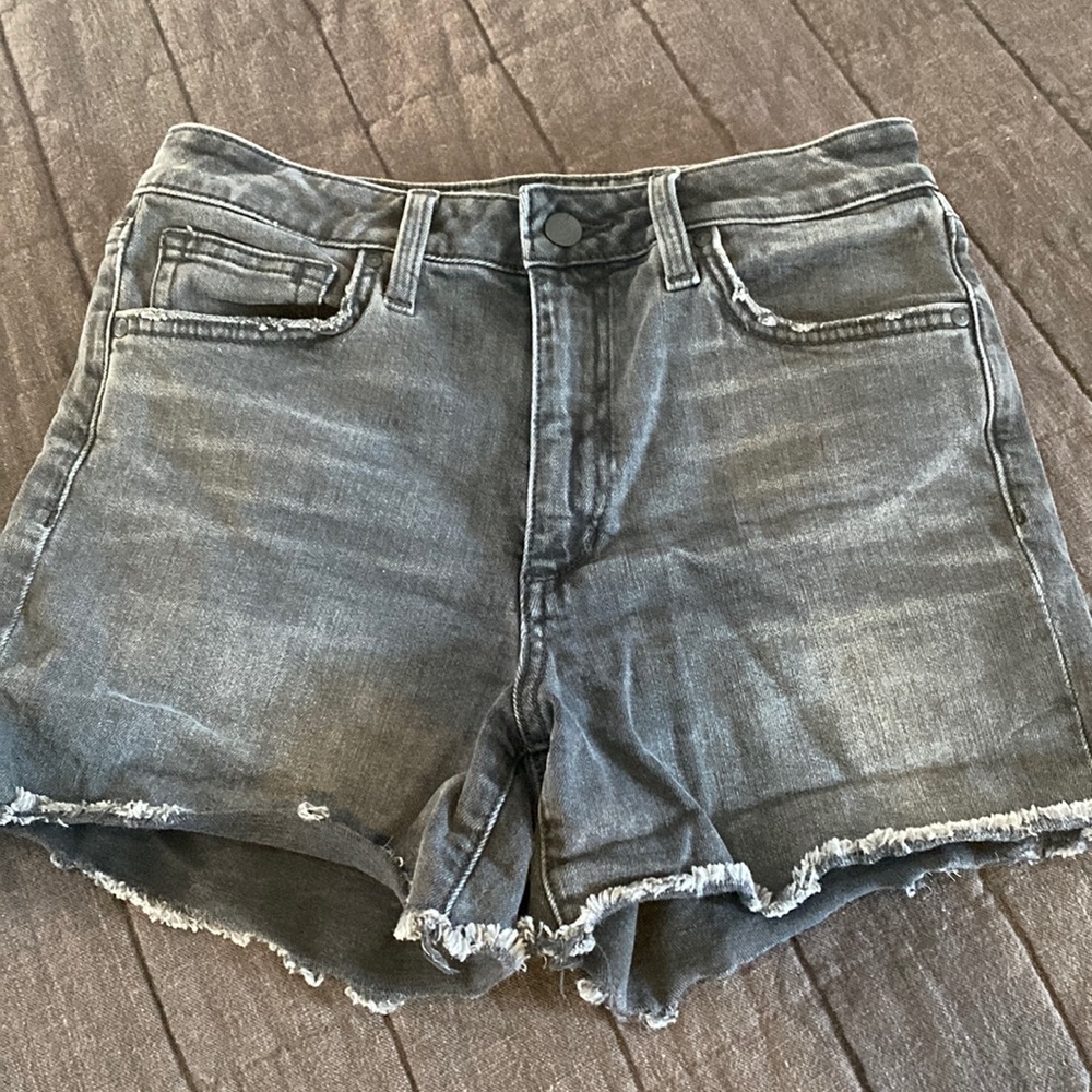 Joe’s Jeans raw hem jean shorts size 26